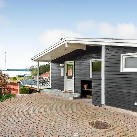 3 Bedroom Lovely In 콜딩