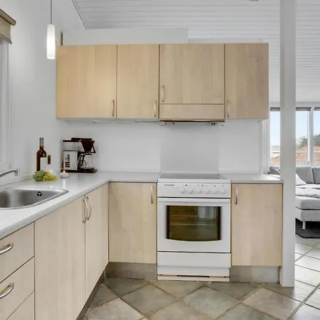 3 Bedroom Lovely In * Колдинг