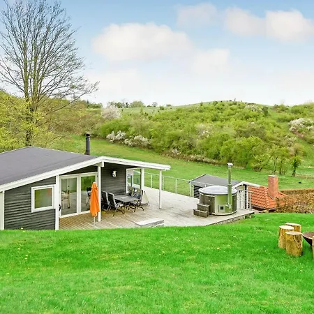 3 Bedroom Lovely In 펜션 콜딩